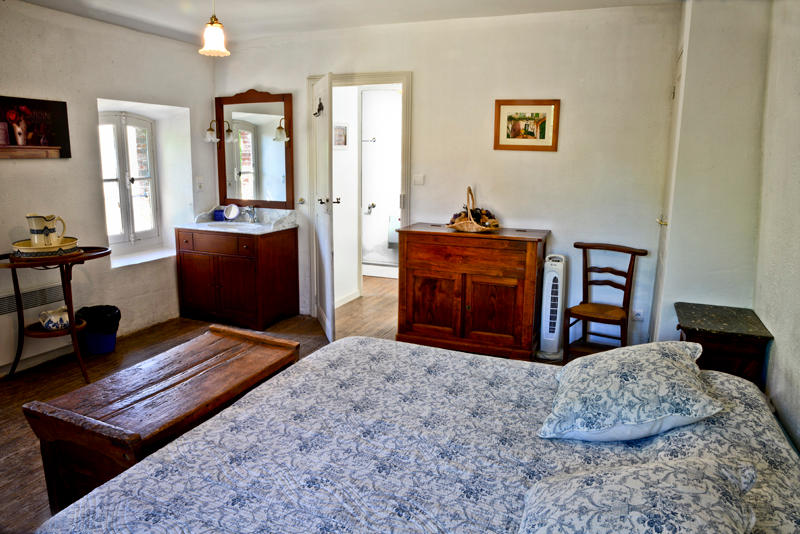 second-bedroom.jpg - 16183 Bytes